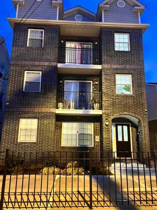Luxury **Cozy• 2 Bedroom 2 Min. From Ewr / Newark Downtown 외부 사진